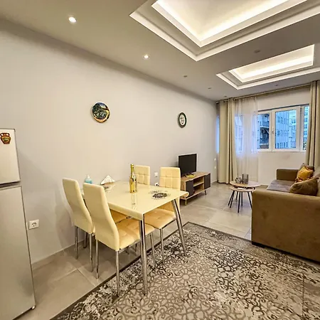 Apartment Contemporary & Spacious Renovated Apartment, Dt Syntagma, /touristic Area Athens