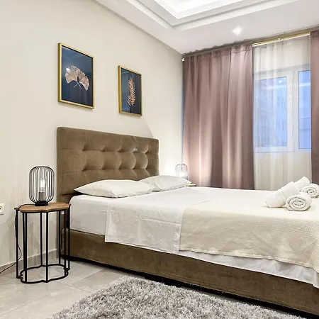 Contemporary & Spacious Renovated Apartment, Dt Syntagma, /touristic Area Apartment *