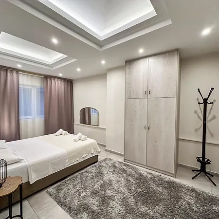 Apartment Contemporary & Spacious Renovated Apartment, Dt Syntagma, /touristic Area