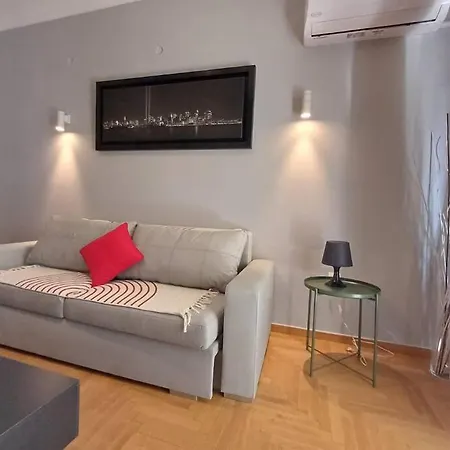 Stylish 1-bedroom & Cozy! Apartment *