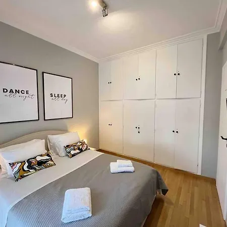 Apartment Stylish 1-bedroom & Cozy! Athens