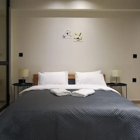Apartment Urban Escape: A Trendsetting Getaway In *