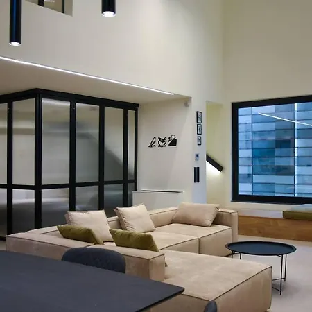 Apartment Urban Escape: A Trendsetting Getaway In *