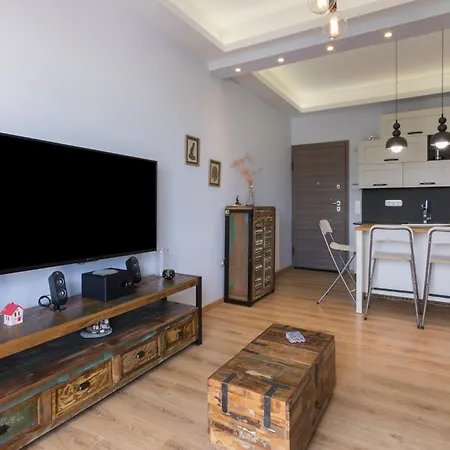 Stratum By Lobbysquare Apartment
