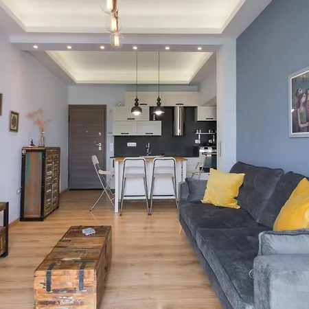 Stratum By Lobbysquare Apartment *