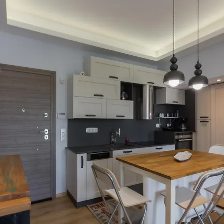 Apartment Stratum By Lobbysquare *