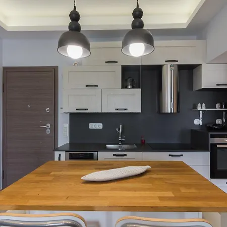 Stratum By Lobbysquare Apartment *