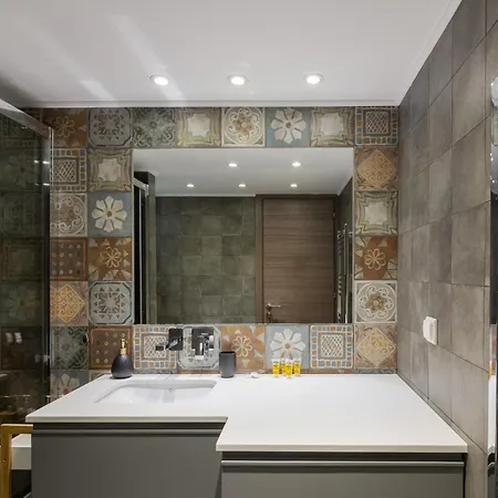Stratum By Lobbysquare Apartment *