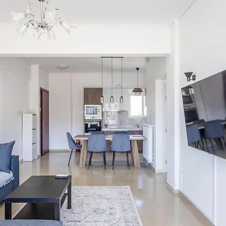 Charming 2 Bdrm Glyfada Getaway Apartment *