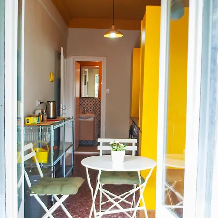 Apartment Dinoulas Penthouse: Renovated Apt In The City Center *
