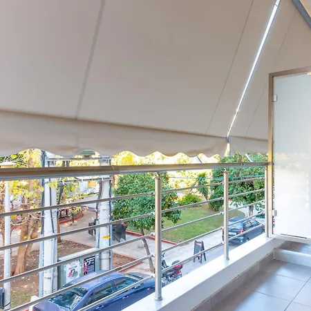 Academia By The Park Apartment *
