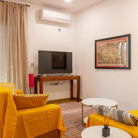 Apartment Academia By The Park *