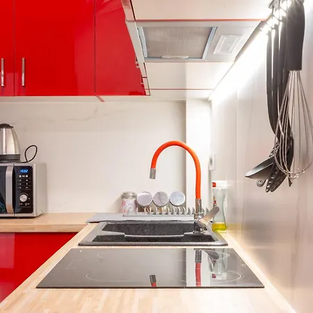 Academia By The Park Apartment *