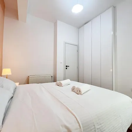 Appartement 3 Bedroom Near Flisvos *