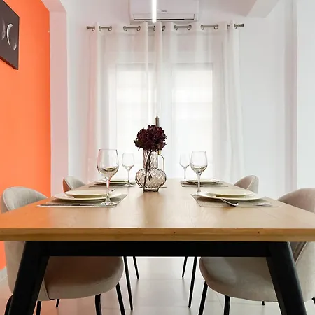 Appartement 3 Bedroom Near Flisvos