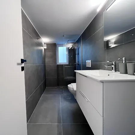 3 Bedroom Near Flisvos Appartement *