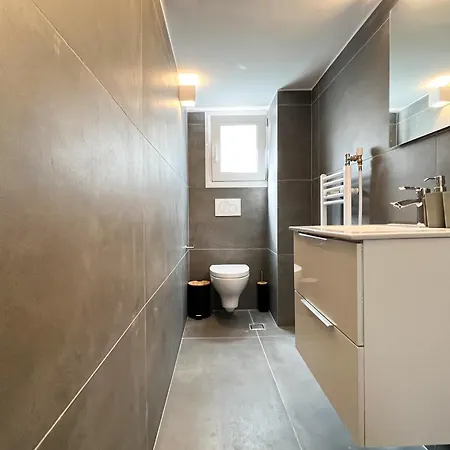 Appartement 3 Bedroom Near Flisvos *