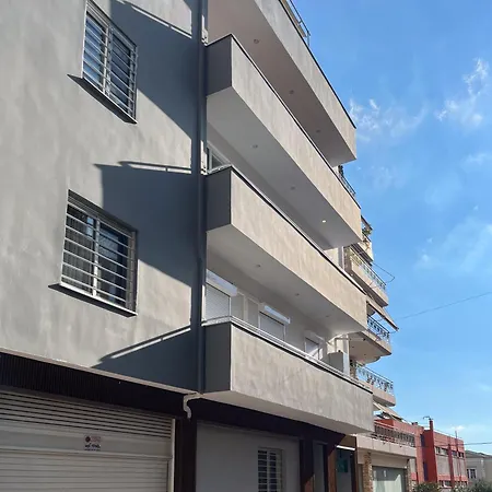 Seven Hills, Boutique