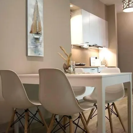 Chic And Minimal Close To Thissio Metro *