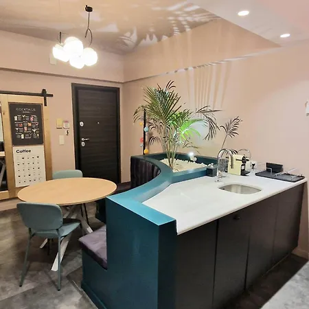 Secret Garden Downtown Apartment *