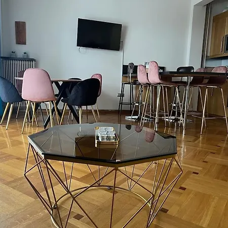 Amazing Huge Bright Full 3bdr Inacropolis Apartment