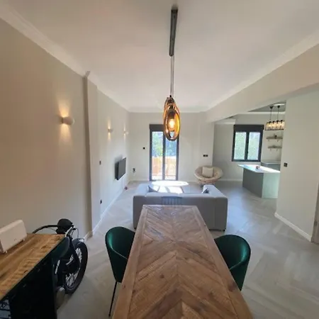 Lovely 2 Bedroom Near The Acropolis *