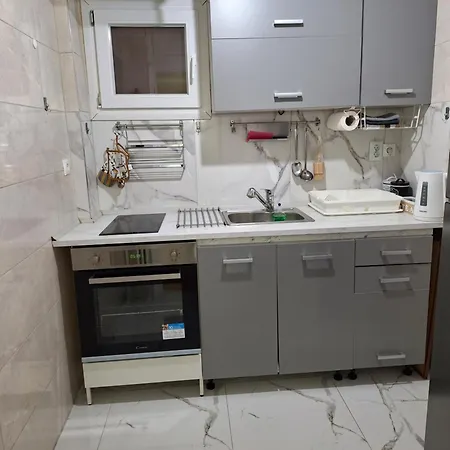 Apartment Comfortable 3rd Floor Near Metro