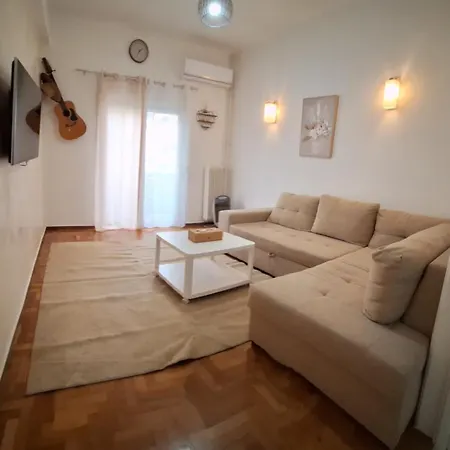 Comfortable 3rd Floor Near Metro Athen