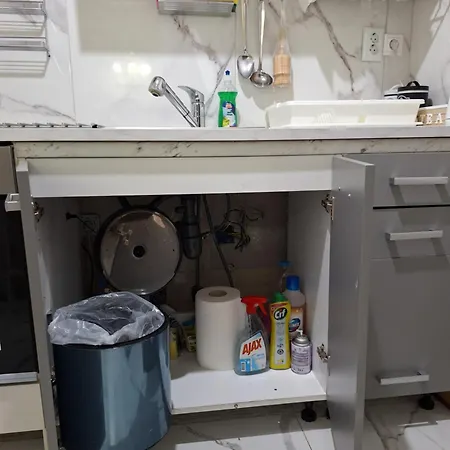 Comfortable 3rd Floor Near Metro Athen
