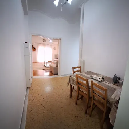 Comfortable 3rd Floor Near Metro