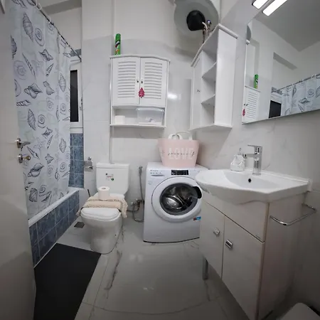 Apartment Comfortable 3rd Floor Near Metro