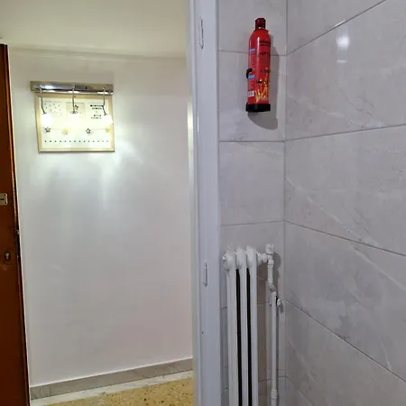 Comfortable 3rd Floor Near Metro *