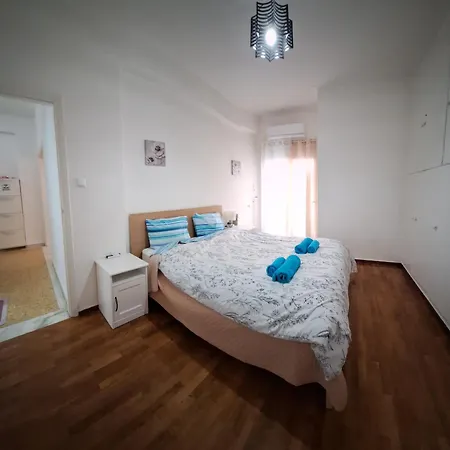 Comfortable 3rd Floor Near Metro Apartment *