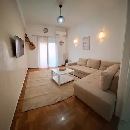 Apartment Comfortable 3rd Floor Near Metro