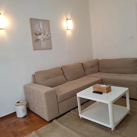 Comfortable 3rd Floor Near Metro Apartment Athens