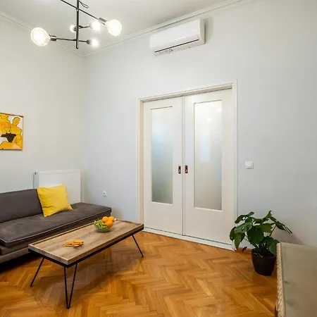 Central5 Boutique With Common Garden Next To Metro Apartment