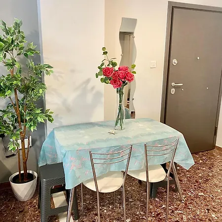 Olive Tree Deluxe 70m From Metro Apartment *