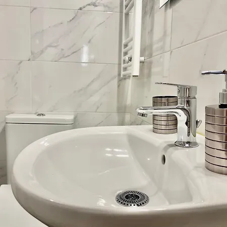 Appartamento Olive Tree Deluxe 70m From Metro *