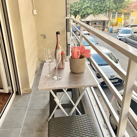 Olive Tree Deluxe 70m From Metro Apartment