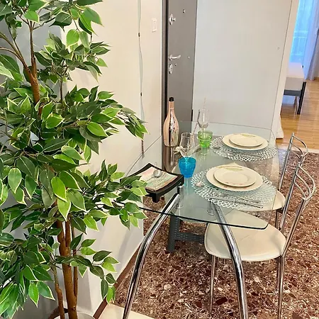 Apartment Olive Tree Deluxe 70m From Metro Athens
