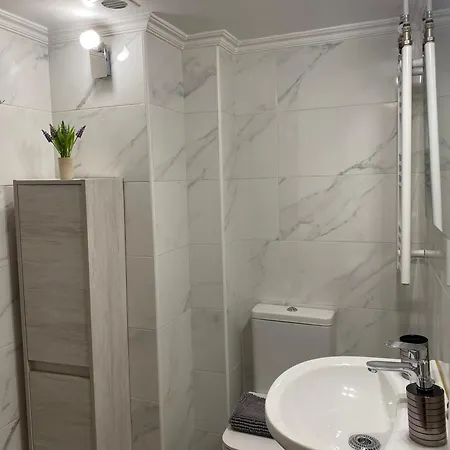 Olive Tree Deluxe 70m From Metro Apartment *