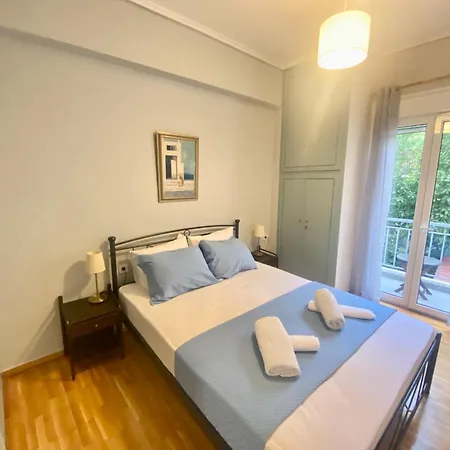 Olive Tree Deluxe 70m From Metro Apartment
