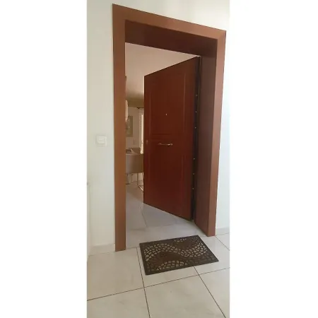 Family Sunny 2 Bedroom 1700M Center 50M Busstop,300M Busstop Acropolis Athens