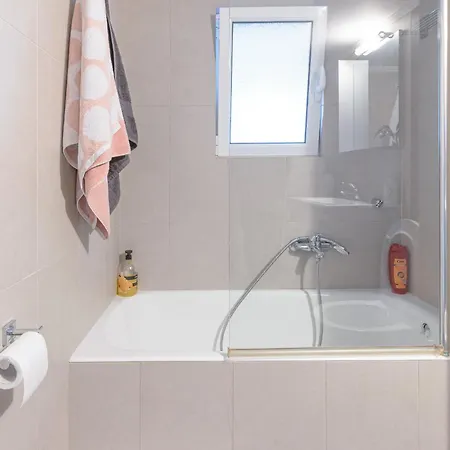 Apartment Family Sunny 2 Bedroom 1700M Center 50M Busstop,300M Busstop Acropolis *