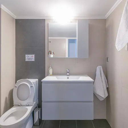 Apartment Family Sunny 2 Bedroom 1700M Center 50M Busstop,300M Busstop Acropolis