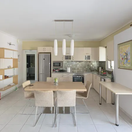 Family Sunny 2 Bedroom 1700M Center 50M Busstop,300M Busstop Acropolis * Athens