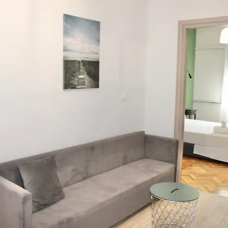 Apartament Themis 16