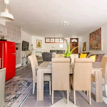 Stunning Near Center Of Apartment