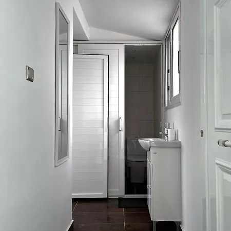 Glyfada Single-bedroom Studio Apartment