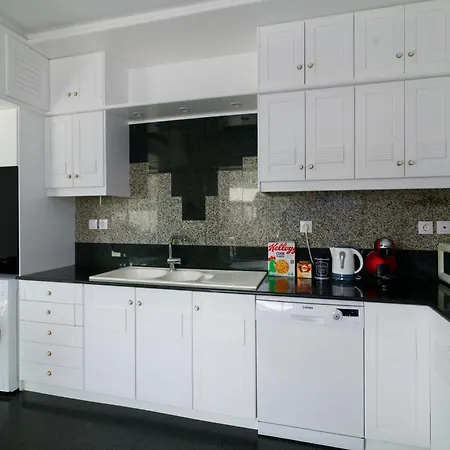 Luxury With Pool, Bbq & Garden In Vouliagmeni Villa *